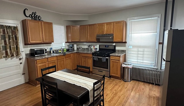 1st Floor Unit in New Brunswick. Walkable distance to everything!