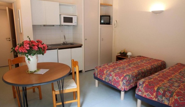 1st floor, view forest, fitness, swimming pool, parking, tv, 34m², Guzet