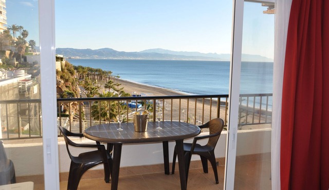 1st line apartment with sea view