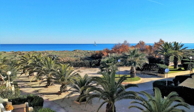 1st Line beach with private access-A. A.WIFI-TV-SAT,