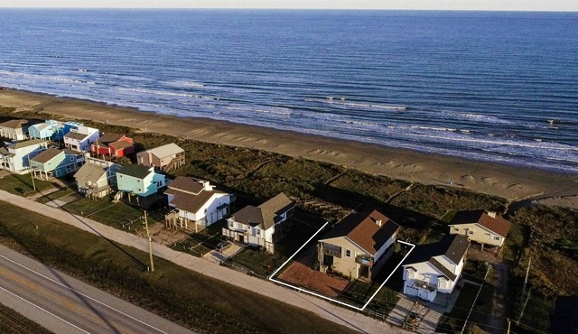 1st row 4 bedroom 3 bath - Best views!