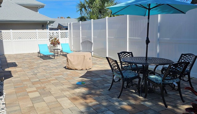 1ST STREET RETREAT UPDATED DOG FRIENDLY APARTMENT WITH FENCED IN YARD!