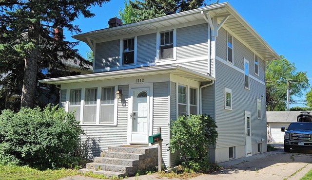 1UP! Spacious 3Bd 2Ba Historic Home, 3min/UND