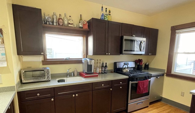 2/1.5 Clean and Comfortable Home in Bedford, OH