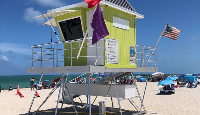 2 +1 Bed 2 Bath PH Terrace unit - 1 Block from Beach W/Parking