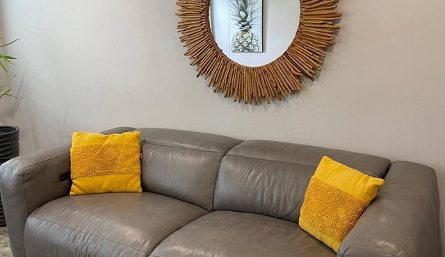 2/1 close to Downtown Fort Lauderdale, Free Parking, Washer and Dryer