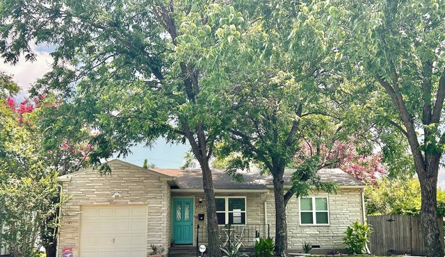 2/1 Cottage near Airport, ConvCntr, MusicFctry, FourSeasons, Omni, Westin, UD