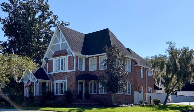 2/1 Historic Carriage House Walking Distance to Downtown