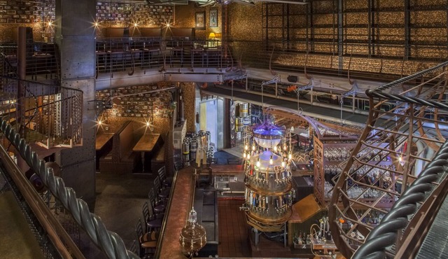 2/1 in historic Riverside w/porch walk to restaurants and parks