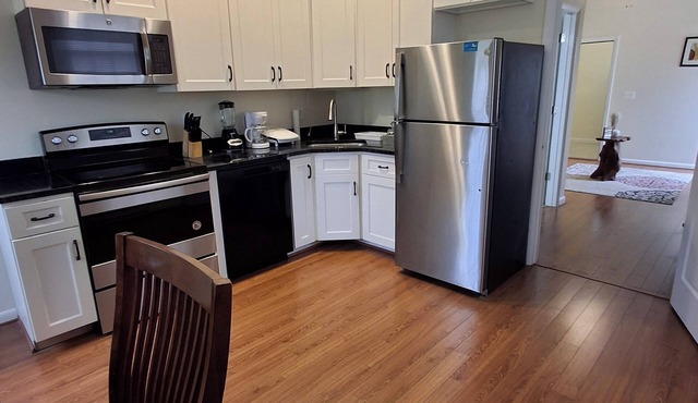 2.1 mi to Reston hospital, 1.5 mi to Metro private entrance/space and quiet