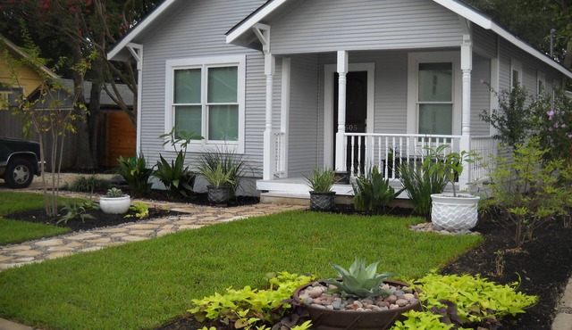 2/1 Sleeps 6 in Central Austin. Great for Football Games, SxSW, ACL, Formula 1