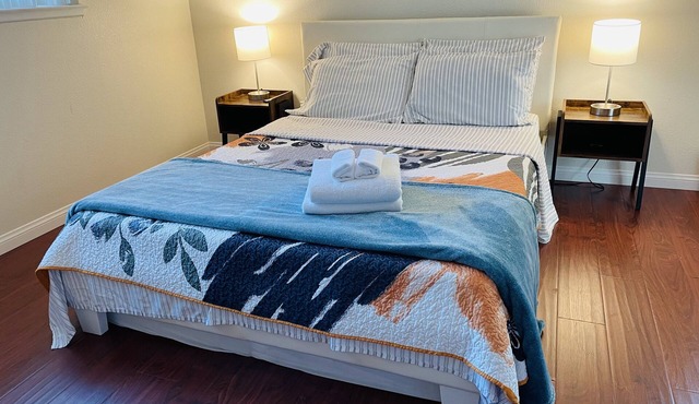 2-12 people 4 bedrooms 6 beds 2 bathroom, free parking, pets friendly