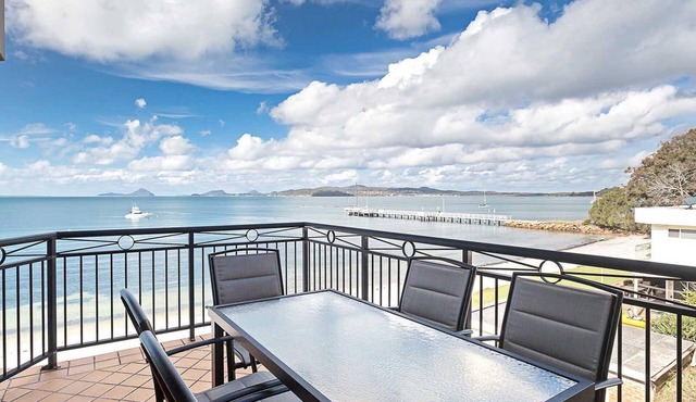 2/137 Soldiers Point Road - luxury unit on the waterfront with aircon and free unlimited WiFi