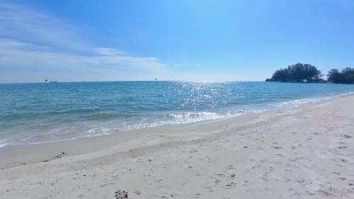 2-18pax Bayu Beach Resort DOORSTEP PRIVATE BEACH, WATERSPORT, POOL, BBQ