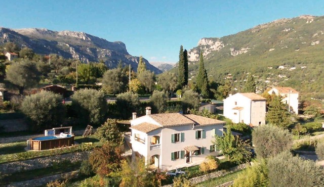 2 198/5 000nCozy cottage with private garden and terrace – peaceful setting