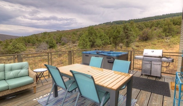 2/2.5 Home w/Amazing Views on 35 acres-Pet friendly