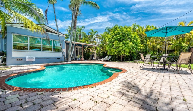 2/2-6 Guests-Heated Pool-Furnished Patio-BBQ-Wifi