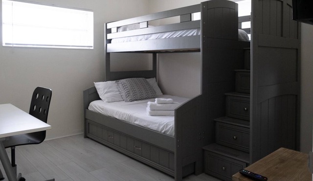 2/2 Apartment in Miami, Next to Airport