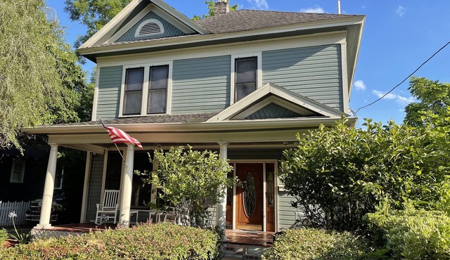 2/2 Apt downtown in restored historic home yr 1891