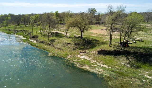 2/2 Cottage on San Gabriel River 3 miles to Square