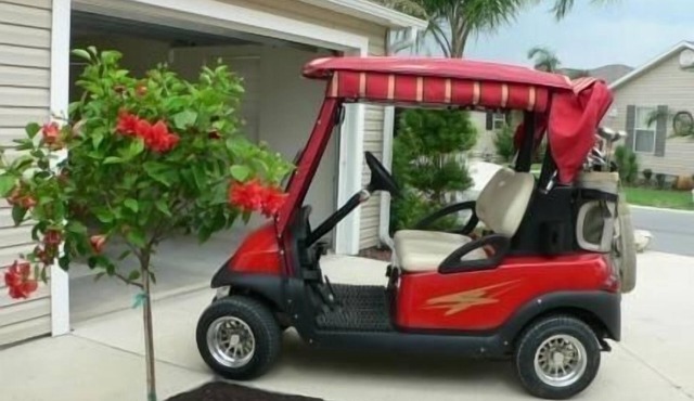 2/2 Courtyard Villa with Private Backyard and Golf Cart!
