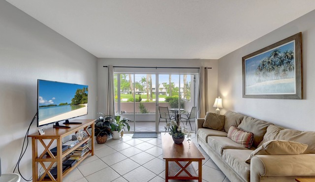 2/2 Ground Unit 10 Min to beach on golf course