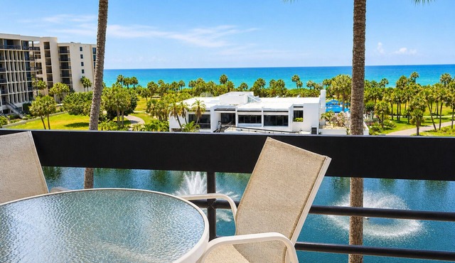 2/2 Gulf View condo at Beachplace on Longboat Key