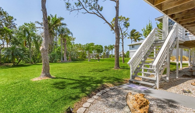 2/2 Heart of Pine Island Home, with Wrap Around Porch!