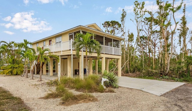 2/2 Privacy in Pine Island!