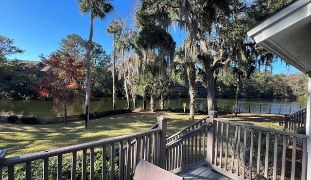 2/2 Townhome - Spectacular Lagoon Views & Short Walk to Pools/Beach & Shops