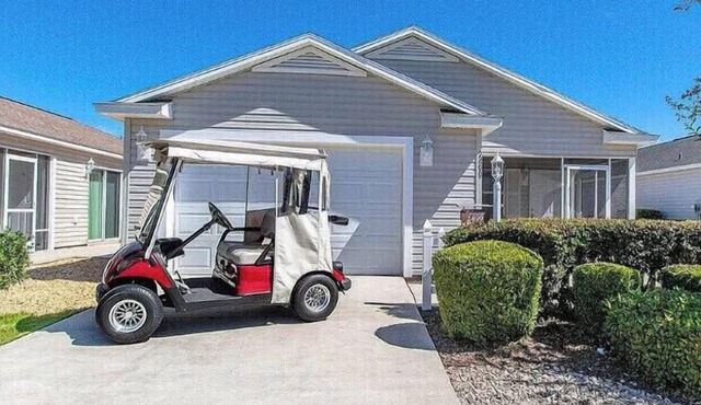 2/2 Villa w/FREE 2 person gas cart near Sumter Landing/Pet friendly.