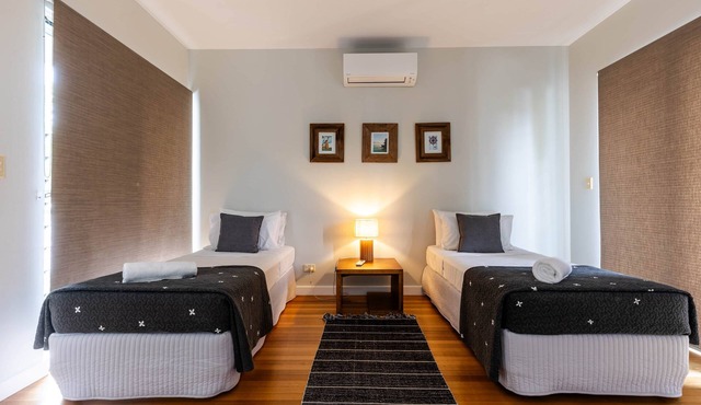 2/24 Donkin - Luxury - Absolute Beachfront