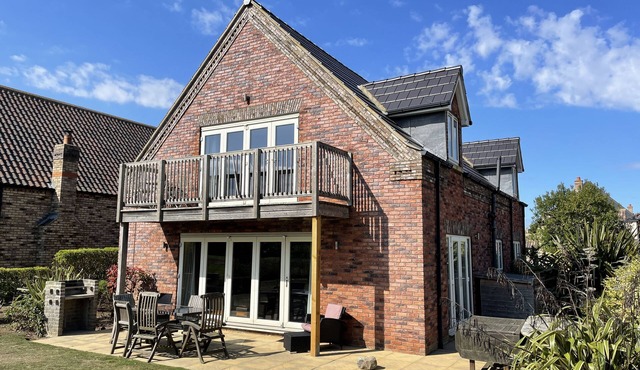 2 4 bedroom cottages sleeping 16 in 8 bedrooms - pool and beach access included