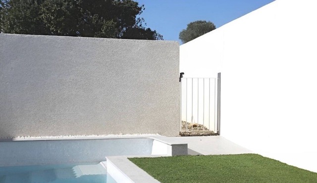 2/4 pers air-conditioned country cottage with private garden and shared swimming pool!