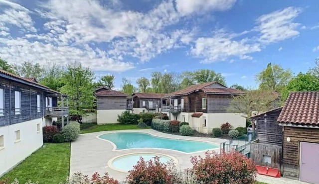 2/4-PERSON APARTMENT IN "LES TERRASSES DU LAC" VACATION RESIDENCE