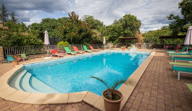 2/4 person gîte in Domaine des Garidels