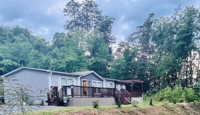 2.5 miles from casino.Mtn views.Cherokee Reservations. Now with Wi-Fi.
