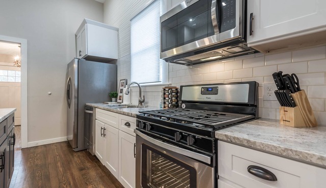 2.5 miles to Alamodome - Best location in SA 1 mi to The Pearl & Riverwalk