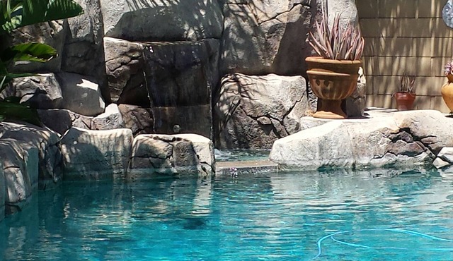 2.5 Miles to Disneyland Luxury 2,850 sq. ft. HEATED SPA REG2015-00090