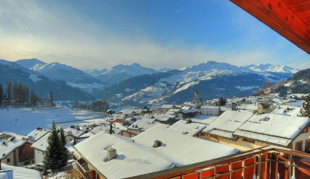 2.5 room roof apartment in Falera with stunning view, additional gallery