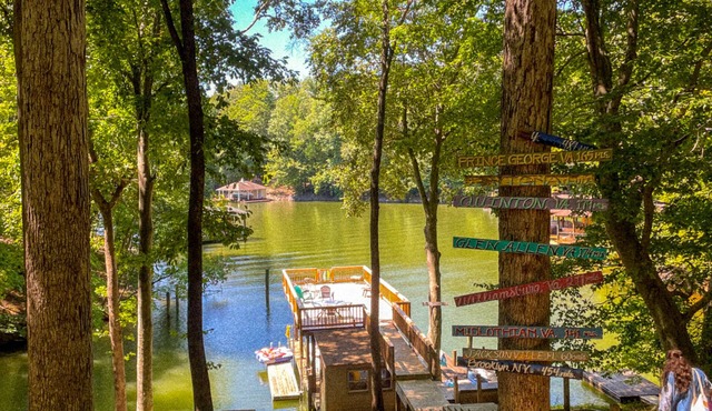 2.5 wooded acres on quiet deep water cove - create great vacation memories.