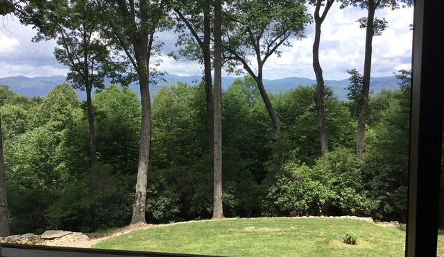 2.8 Acres of Mountain Magic. Close to Everything.