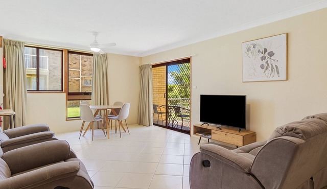 2/8 Banks Avenue - Easy walk to Tweed Heads Bowls club and Tweed Centro shopping centre