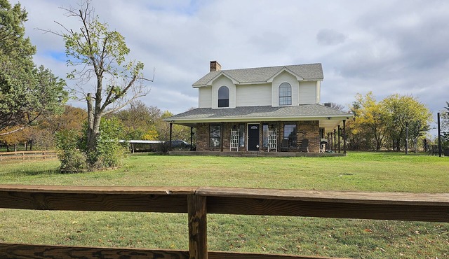 2 Acre Cozy Garden House in Celina with beautiful view of nature.