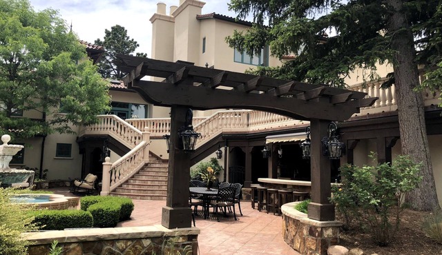 2 Acre Mansion in Broadmoor-5 Star Luxury and Relaxation