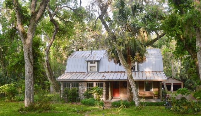 2 Acre Private Cottage near the Ocean