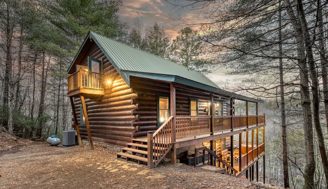 2 acre secluded Retreat Private creek Spa Gameroom