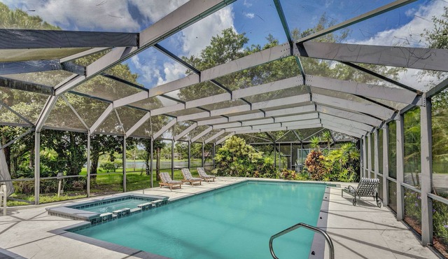 2 Acre Westwood Mansion with Pool, Lake, Jacuzzi, T-court & dock in Wellington