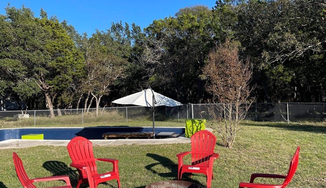 2-ACRE WOODED CHARMING SPACIOUS FARMHOUSE in CEDAR PARK-next to NORTHWEST AUSTIN