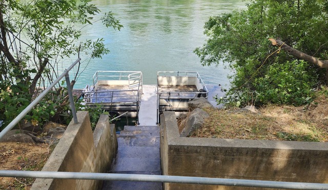 2 acres 3 bed 3.5 bath on the Sacramento River.